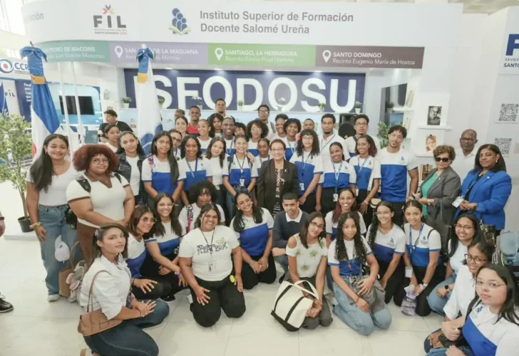 ISFODOSU se mete de lleno a la Feria del Libro con tecnología e inteligencia artificial
