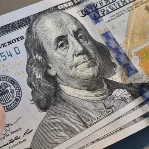 El dólar se cotiza en RD$59,00 para la compra y RD$59,38 para la venta este viernes