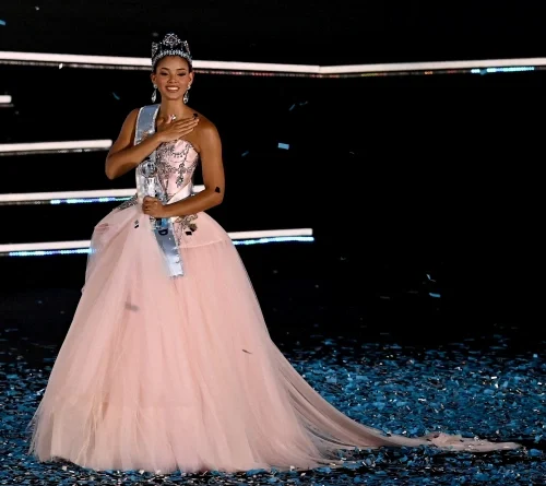 Joheirry Mola conquista la corona de Miss World en Vietnam