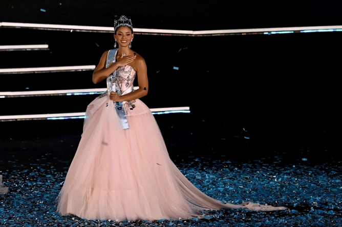 Joheirry Mola conquista la corona de Miss World en Vietnam