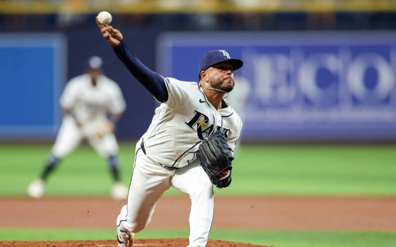 Freddy Peralta brilla con joya y los Rays blanquean a Filadelfia