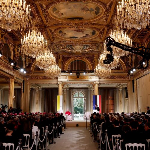 Macron propone organismo mundial para regular la inteligencia artificial durante visita del Papa a Francia