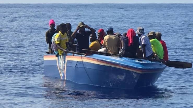La Armada intercepta una embarcación con 38 personas de nacionalidad haitiana en territorio marítimo dominicano