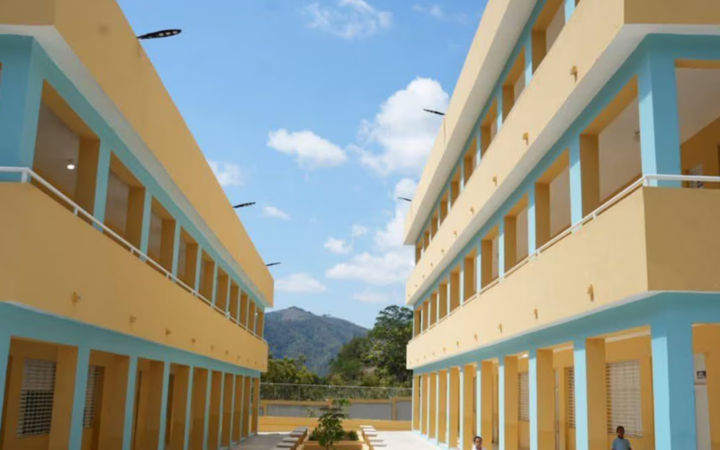 Tormentas e inundaciones frenaron las clases de más de 2.4 millones de estudiantes en República Dominicana