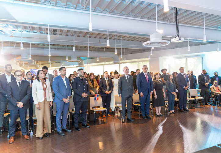 Luis Abinader lanza 300 becas para jóvenes dominicanos en Nueva York