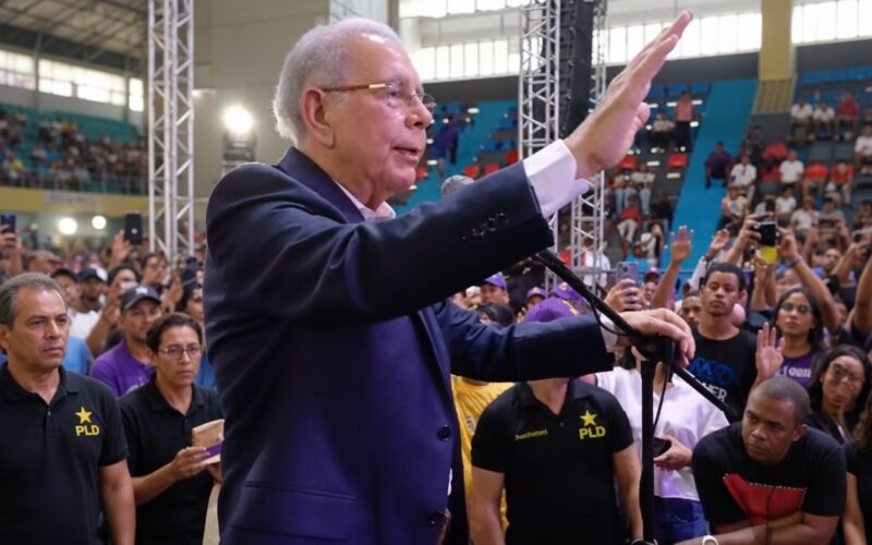 Danilo Medina incorpora a más de mil nuevos integrantes al PLD en Barahona
