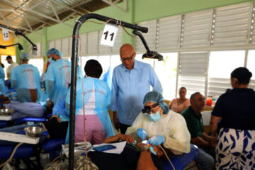 Familias de Jarabacoa reciben atención médica y dental gratuita mediante alianza social