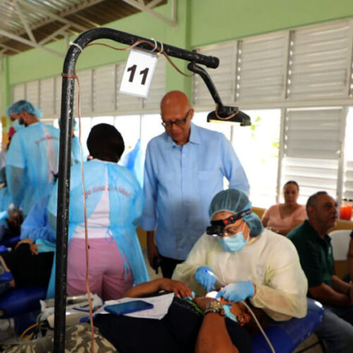 Familias de Jarabacoa reciben atención médica y dental gratuita mediante alianza social