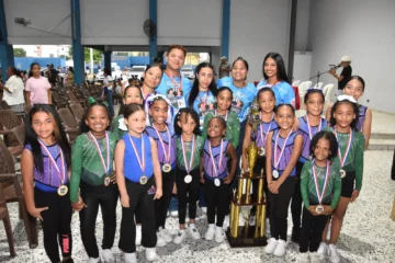 Dolls Gymnastic arrasa en Panamá con 13 medallas en torneo internacional