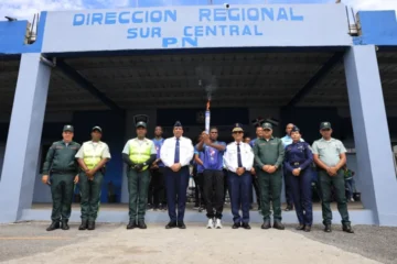 Boxeadores policiales encabezan el paso de la antorcha de los Juegos Mundiales de Policía por Baní