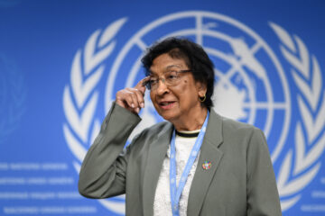 Navi Pillay recibe el Premio Nobel de la Paz por su defensa de los derechos humanos y la justicia internacional