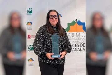 Fotógrafa de Noia gana premio internacional en Granada por fotografía de recién nacidos