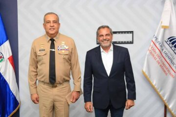 Autoridades dominicanas y MLB buscan agilizar trámites migratorios para prospectos de béisbol
