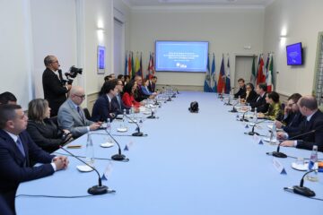 Luis Abinader y Delcy Rodríguez se reúnen en Roma para tratar temas de cooperación y seguridad alimentaria