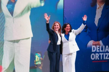 Delia Ortiz une su estructura política a la campaña de Carolina Mejía para las elecciones de 2028