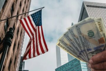 Riesgo de fuga de capitales pone en alerta la estabilidad del peso dominicano