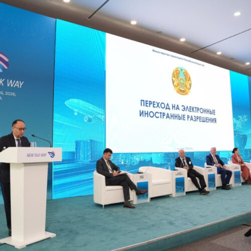 Kazajistán digitaliza permisos de transporte terrestre con Azerbaiyán y otros países